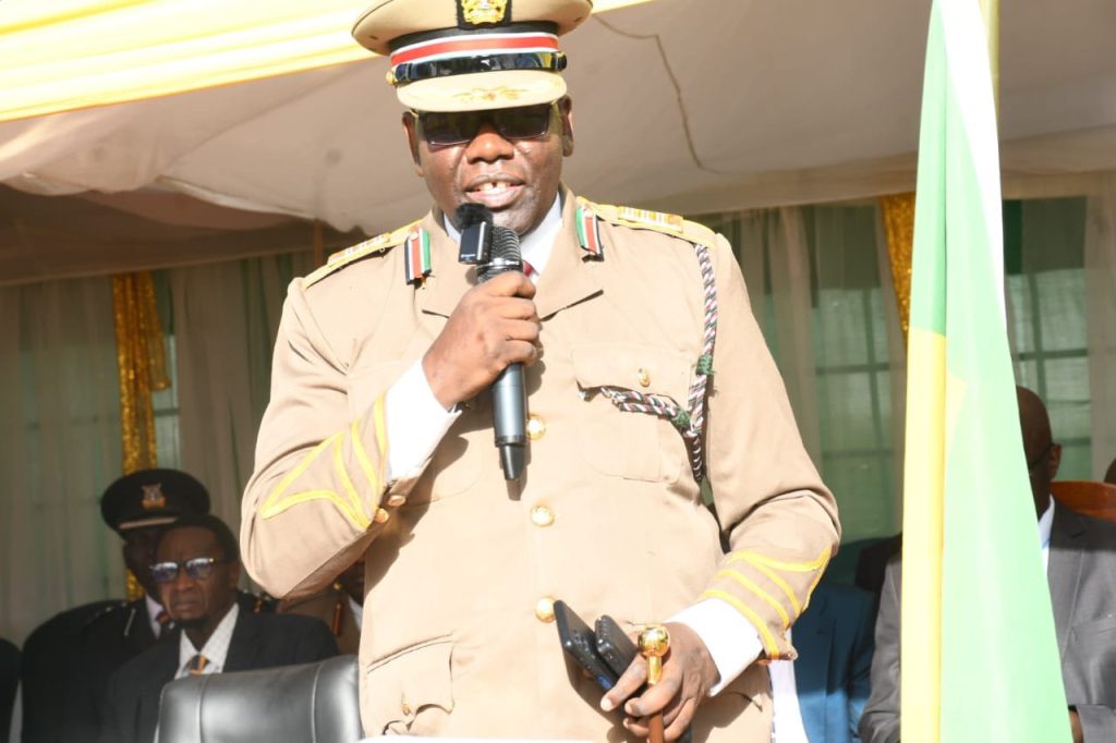 KAMISHNA MPYA KAUNTI YA POKOT MAGHARIBI AAPA KUWAKABILI  MATAPELI