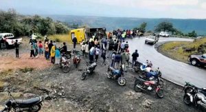 Read more about the article WANAFUNZI NA WALIMU WAO WANAPOKEA MATIBABU BAADA YA AJALI MBAYA KABARNET.