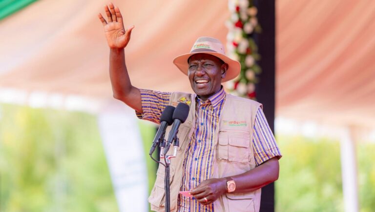 You are currently viewing RUTO VOWS TO PROTECT DANGOTE REFINERY INVESTMENT, WARNS ‘EXTORTIONISTS’ AGAINST FRUSTRATING PROJECT
