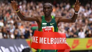 Read more about the article ELIUD KIPCHOGE ENDS THREE-YEAR MARATHON TITLE DROUGHT WITH MELBOURNE VICTORY